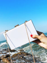 Weiße Acryl-Abendtasche