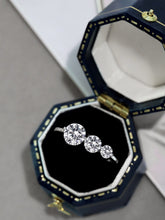 Runder, dreifach funkelnder Zirkonring in S925