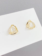 Unregelmäßige minimalistische Ohrringe