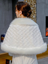 Modischer Brautschal Aus Kunstfell Für Die Hochzeit