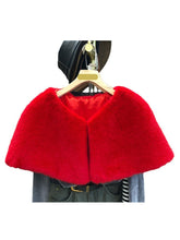 Stylischer Kunstpelz-Schal für besondere Anlässe