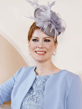 Federbesetzter Netzleinen-Kopfschmuck-Banketthut