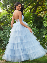 Trägerloses A-Linie langes gestuftes Abschlussballkleid Himmelblau