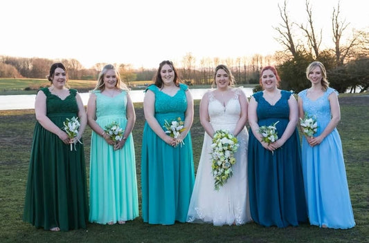 Brautjungfernkleider & Brautkleider für schwangere Frauen