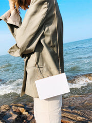 Weiße Acryl-Abendtasche