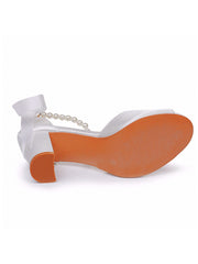 Peep Toe Sandalen mit Schleifen und Perlen am Blockabsatz