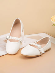 Weiße Mary-Jane-Schuhe mit Schnalle