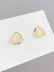 Unregelmäßige minimalistische Ohrringe