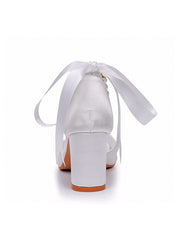 Peep Toe Sandalen mit Schleifen und Perlen am Blockabsatz