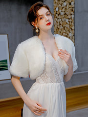 Kurzärmliger Braut-Cover-Up aus Kunstpelz