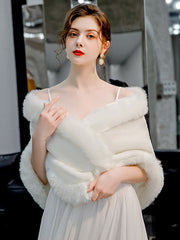 Brautschal Aus Falschem Pelz Für Die Hochzeit