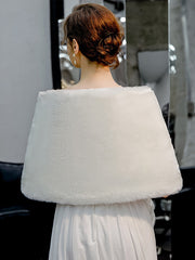 Braut-Wrap-Schal Aus Kunstfell Für Die Hochzeit