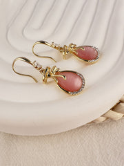 Minimalistische wassertropfenförmige Ohrringe