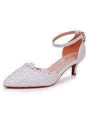Weiße Spitze verzierte Stiletto-Sandalen mit spitzer Zehenpartie