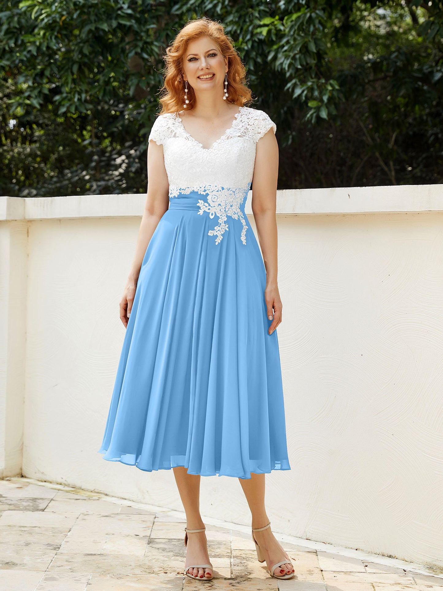 V-Ausschnitt Chiffon Kleid mit Elfenbein Appliqued Mieder Blau