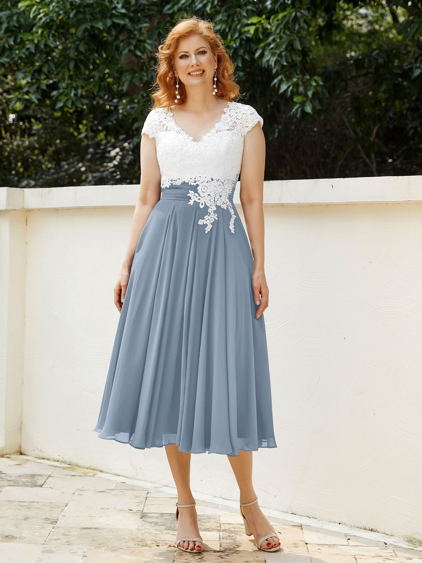 V-Ausschnitt Chiffon Kleid mit Elfenbein Appliqued Mieder Staubiges Blau
