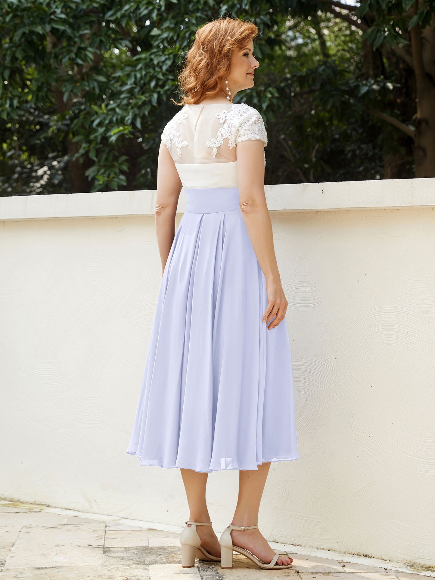 V-Ausschnitt Chiffon Kleid mit Elfenbein Appliqued Mieder Lavendel