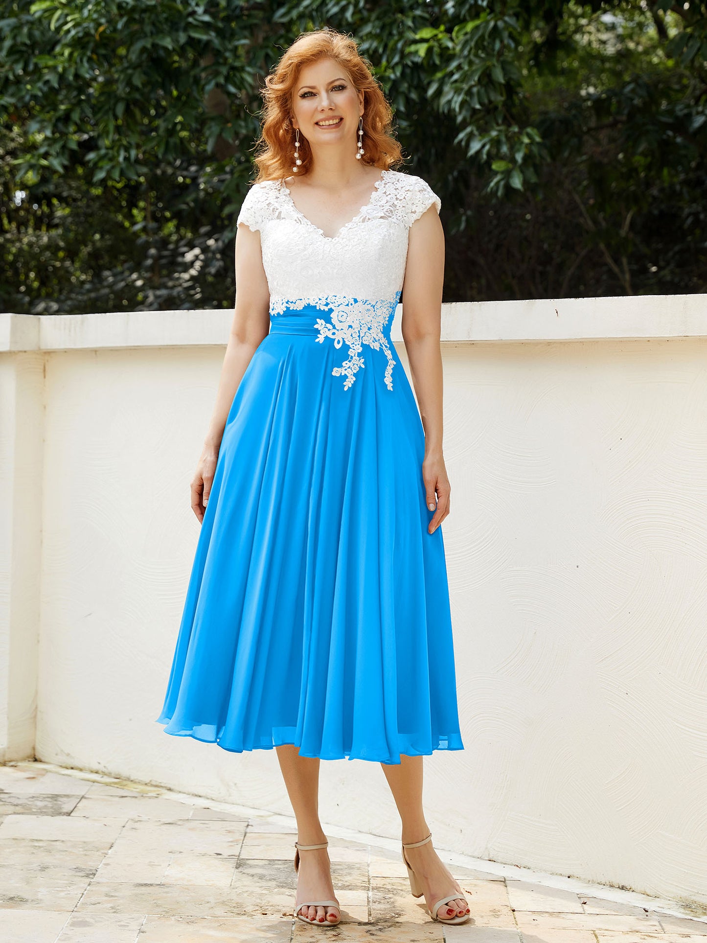 V-Ausschnitt Chiffon Kleid mit Elfenbein Appliqued Mieder Meerblau