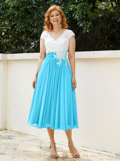 V-Ausschnitt Chiffon Kleid mit Elfenbein Appliqued Mieder Schwimmbadblau
