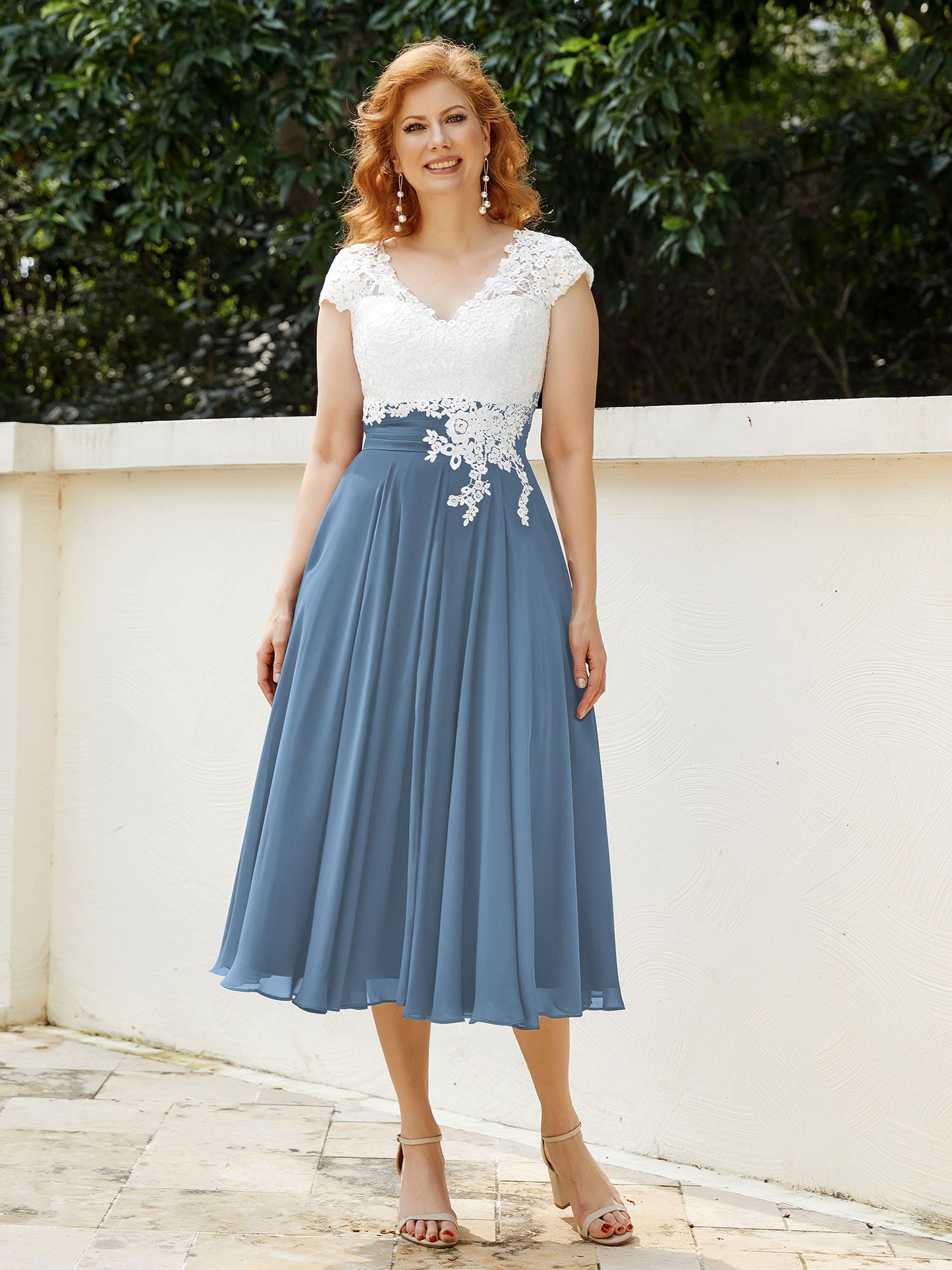 V-Ausschnitt Chiffon Kleid mit Elfenbein Appliqued Mieder Schieferblau