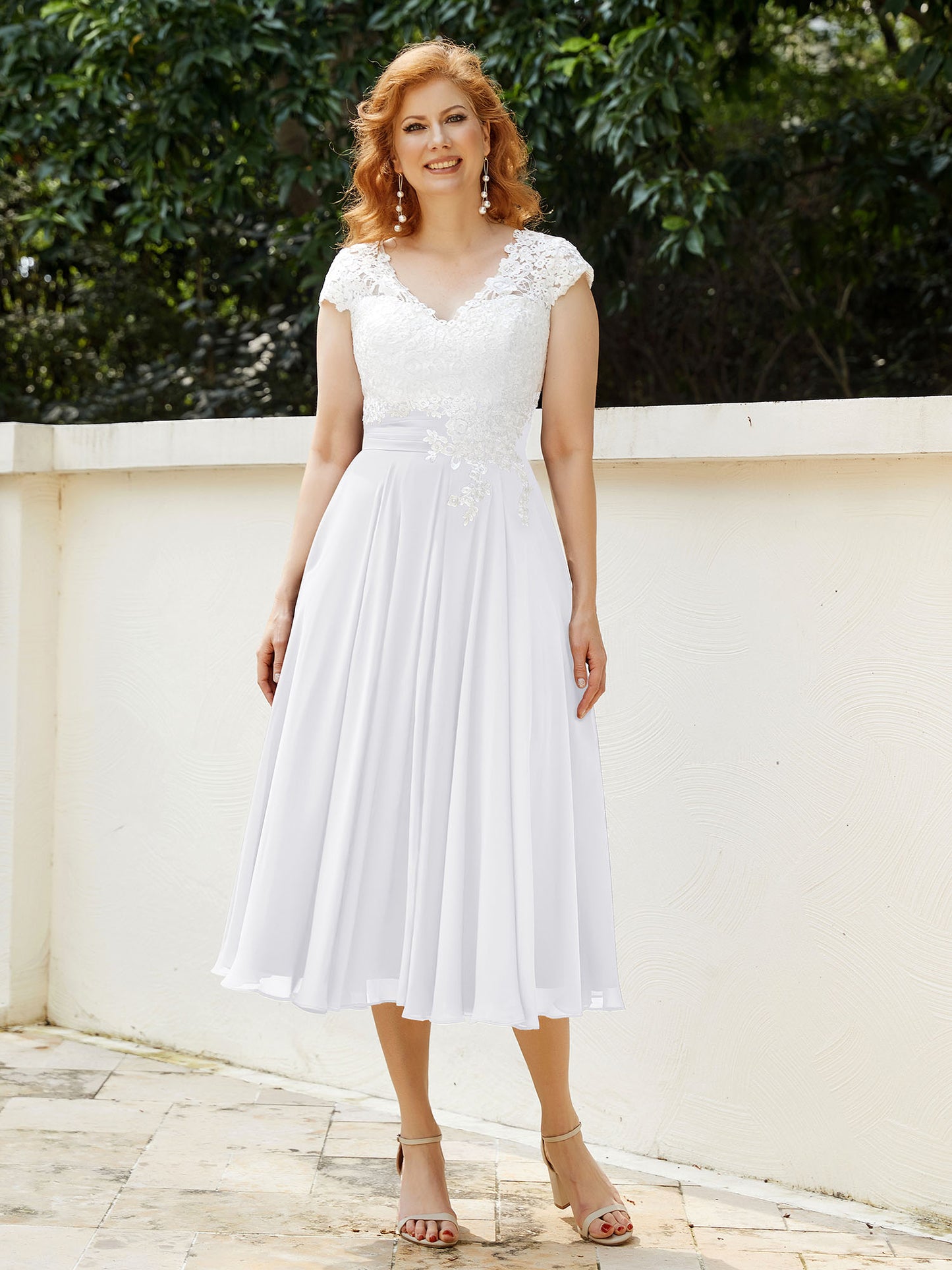 V-Ausschnitt Chiffon Kleid mit Elfenbein Appliqued Mieder Weiß