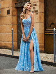 Mit Schlitzen verziertes Blumen Sweep Zugkleid Blau