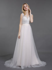 V-Ausschnitt Spitze und Tüll Strand Brautkleid Weiß