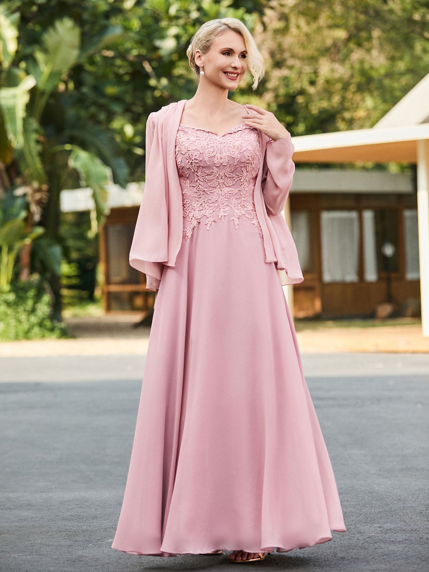 Schwarzes Spitzen-Abendkleid: Abendkleid Mit Tiefem Rücken