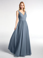 Langes Spitzen Oben Kleid mit Chiffonrock und V-Ausschnitt Staubiges Blau