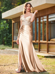 Trompete/Meerjungfrau Spitzenapplikationen Rüschen Kleid mit Schlitz Champagner