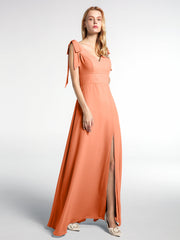 Langes Chiffon Kleid mit Flachen Schleifenträgern und Schlitz Vorne Papaya