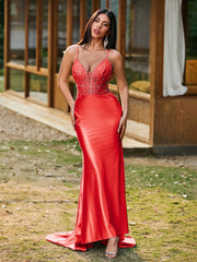 Tiefer V-Ausschnitt Applikationen Stretch-Satin Meerjungfrau Kleid Rot
