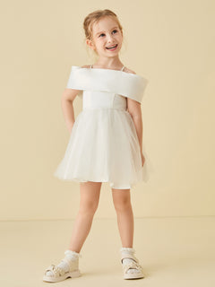 Schulterfreies Mini-Blumenkleid mit Schleife