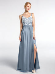 Spaghetti Träger vorne Schlitz Kleid mit Elfenbein Spitze Staubiges Blau