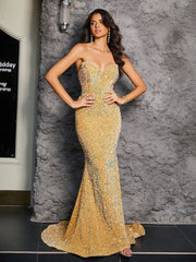 Glitzerndes trägerloses Meerjungfrau-Abschlussballkleid Gold