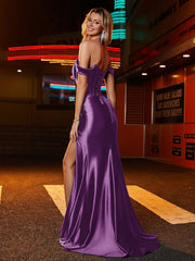Schulterfreies Abschlussballkleid mit Frontsplit Traube