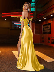 Schulterfreies Abschlussballkleid mit Frontsplit Ringelblume