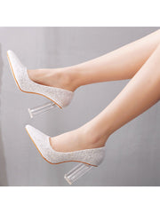 Einfache Satin Pumps mit offener Zehenpartie und Transparentem Blockabsatz