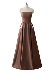 Trägerloser Ausschnitt Satin Kleid mit Perlenstickerei Tasche Schokolade