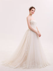 Trägerloser Ausschnitt Perlenstickerei Brautkleid Elfenbein