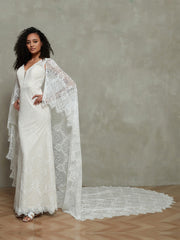 Tief-V-Ausschnitt Spitze Brautkleider mit Schal Elfenbein