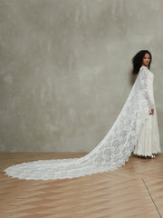 Tief-V-Ausschnitt Spitze Brautkleider mit Schal As Pictures