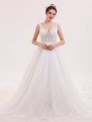 Durchsichtiges Brautkleid mit V-Ausschnitt Champagner