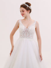 Durchsichtiges Brautkleid mit V-Ausschnitt Champagner