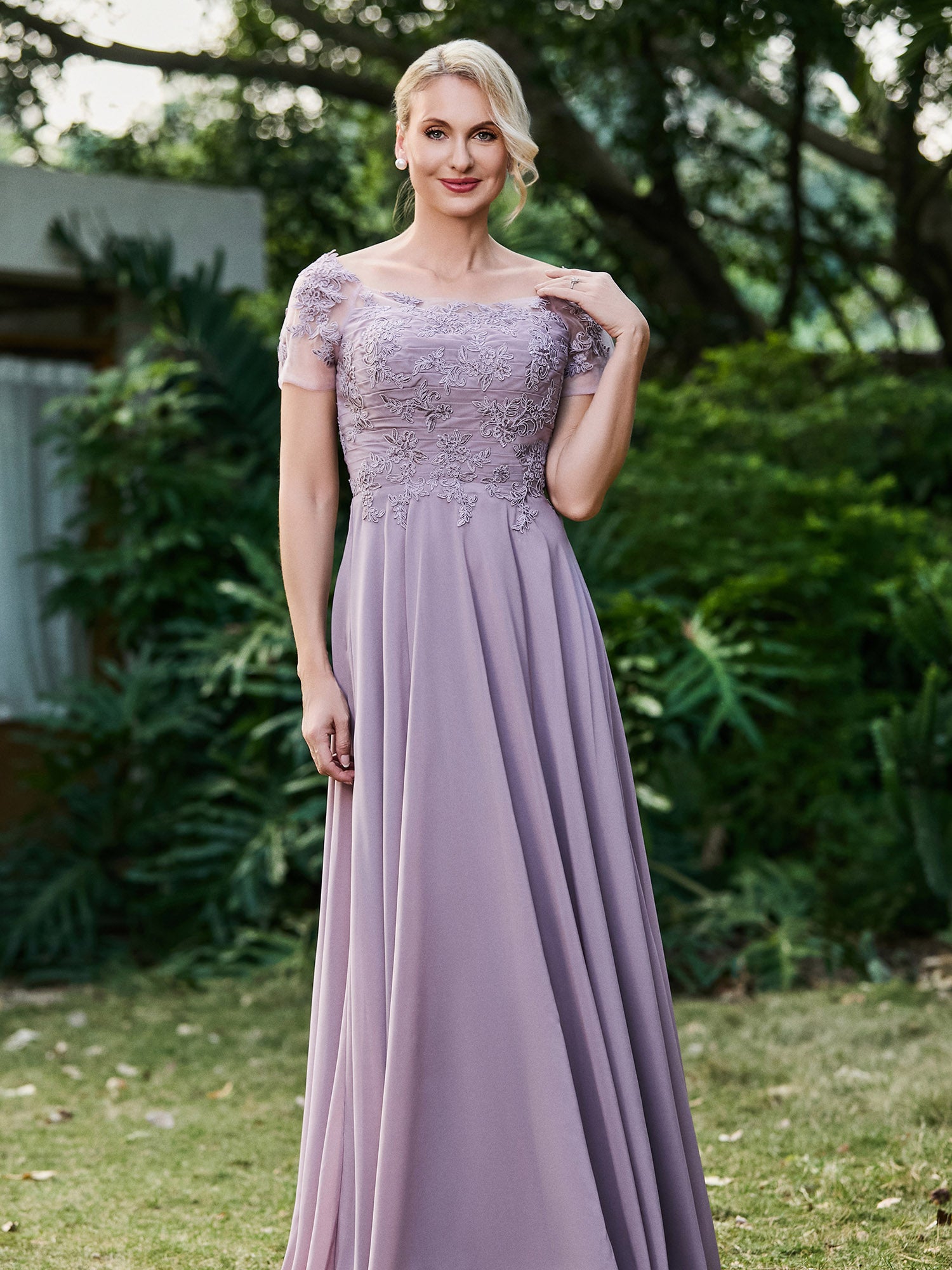 Blumen Applikationen Chiffon Kleid mit Plissee Tahiti